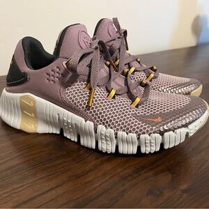 Nike Metcon Women's Sneakers in Purple and White